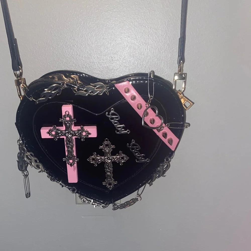 Heart-Shaped Black and Pink Y2K Crossbody Bag - Picture 1 of 4